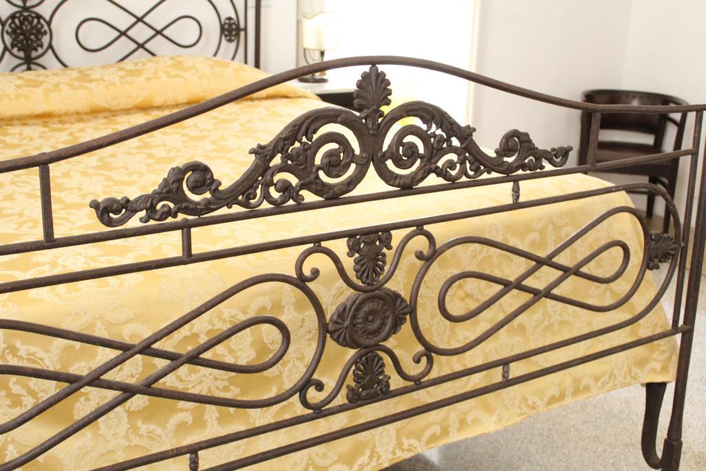 Palazzo Bitonti Bed & Breakfast Gagliano del Capo Exterior photo